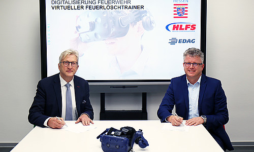 von links: Hermann-Josef Klüber (Regierungspräsident Kassel) und Dirk Keller (Geschäftsführer EDAG Productions Solutions GmbH & Co. KG)